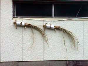 写真：ガツギの葉を乾かした馬の人形