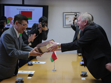 写真：セルゲイ・ラフマノフ駐日ベラルーシ共和国大使の表敬訪問の様子2