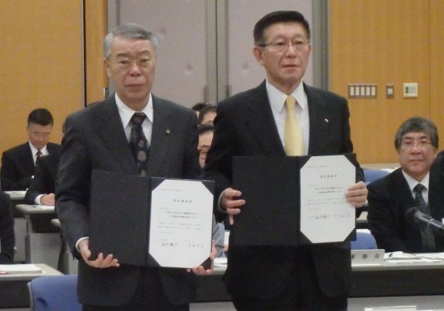 画像:栗林大仙市長（左）と佐竹知事