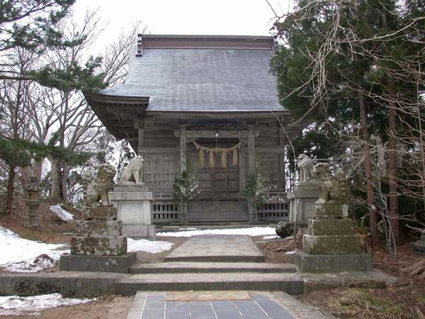 写真：新山神社境内