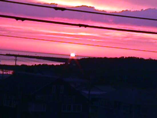 写真：夕日が沈む象潟の海岸