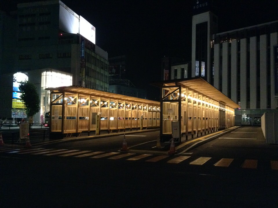 秋田駅西口バスターミナル(夜)
