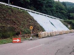 写真：一部崩壊した面