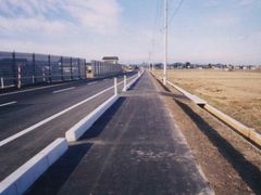 写真:広い歩道