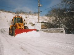 写真：除雪ドーザによるう除雪の様子