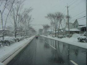 写真：車道の消融雪の様子