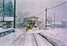 写真：除雪車による除雪の様子