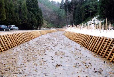 画像 : 簡易Ｌ型土留工 流路工として使用