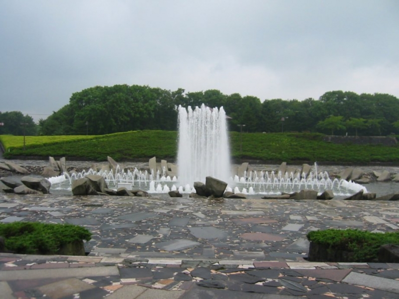 写真；県立中央公園　中央噴水広場