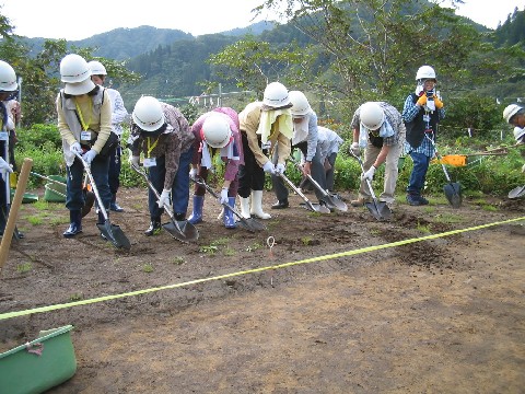 写真：地蔵岱遺跡での体験発掘