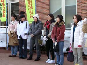 写真:国際教養大生の到着