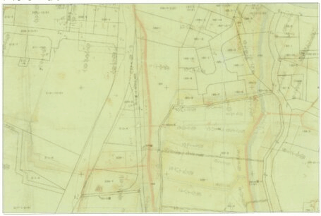 写真：字限図と地籍図を重ねた様子