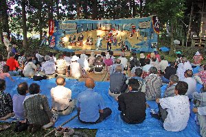 写真：横岡で番楽鑑賞・神明社にて