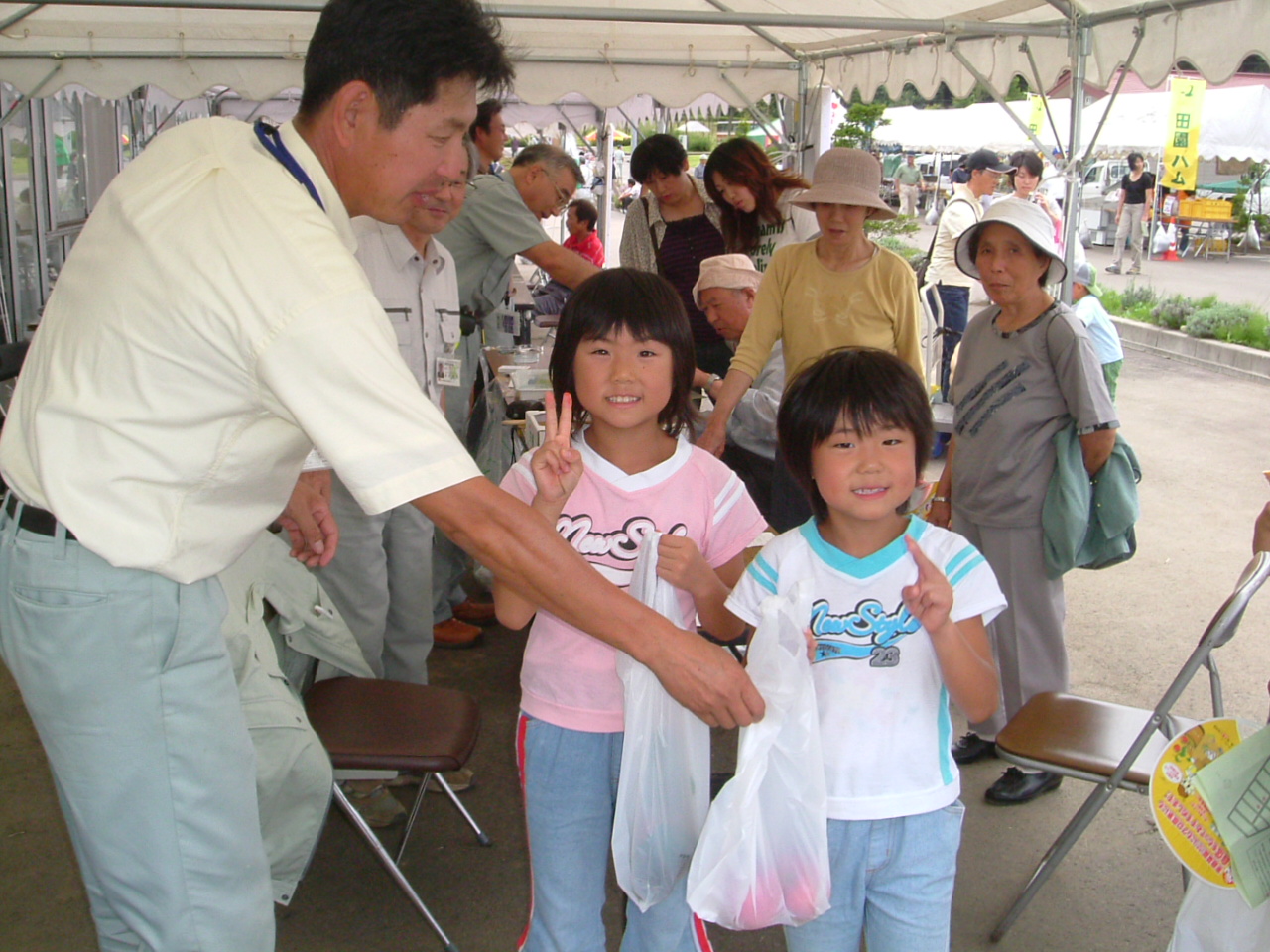 画像：参観デーでの県育成品種の紹介の様子2