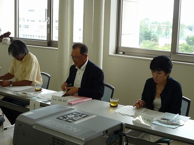 画像:長濱委員長、阿部委員、田仲委員