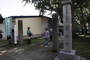 写真：崇念寺入り口