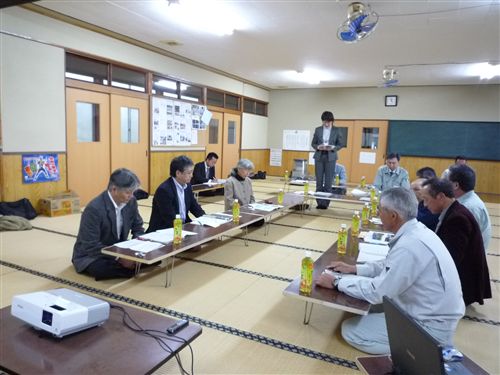 画像：横岡自治会館での意見交換会の様子