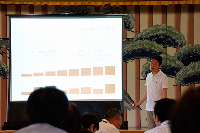 写真:学識経験者の講義
