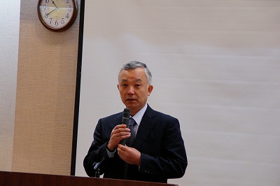 写真：阿部課長　あいさつ