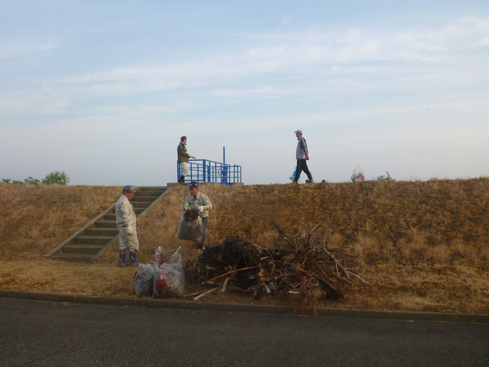 写真：飯塚排水機場付近の作業状況