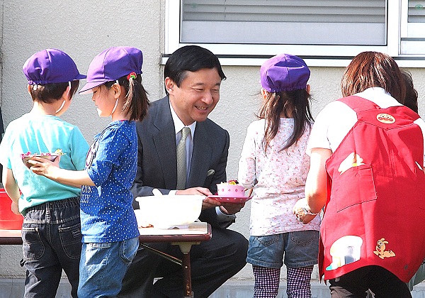 写真:千畑幼稚園・千畑保育園での御視察