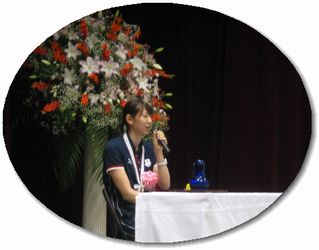 画像:後輩からの質問に答える江畑さん