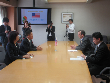 写真：駐札幌アメリカ合衆国総領事表敬訪問の様子1