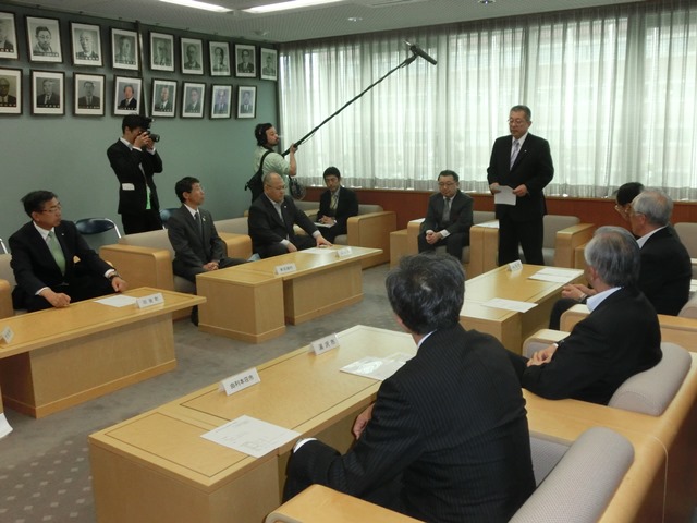 写真:知事訪問の様子2