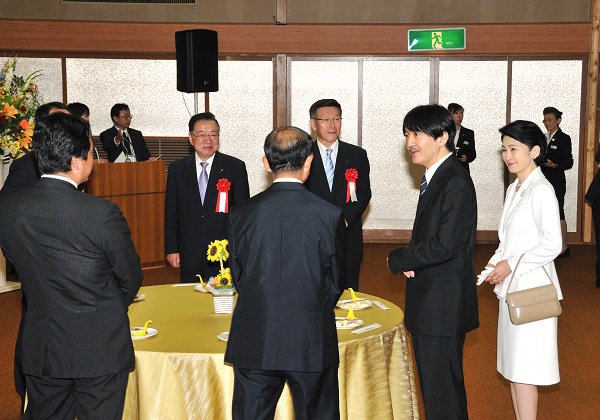 写真:海フェスタおが記念祝賀会に御臨席される両殿下