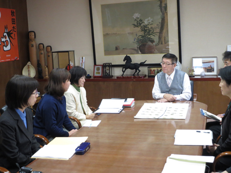 画像 : 秋田県母と女性教職員の会から要望の様子3