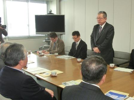 感謝の意を表する小田村長