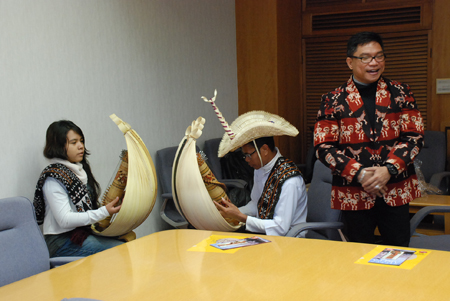 画像 : インドネシア共和国東ヌサトゥンガラ州関係の方々の表敬訪問の様子8