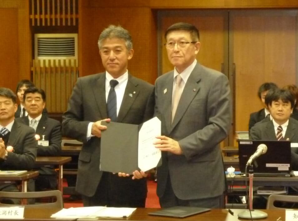写真:髙橋大潟村長と佐竹知事