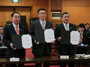 画像:長谷部由利本荘市長と横山にかほ市長と佐竹知事