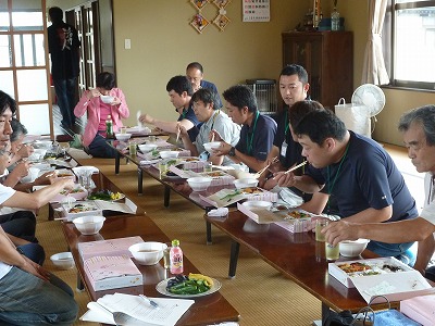 写真:昼食の様子