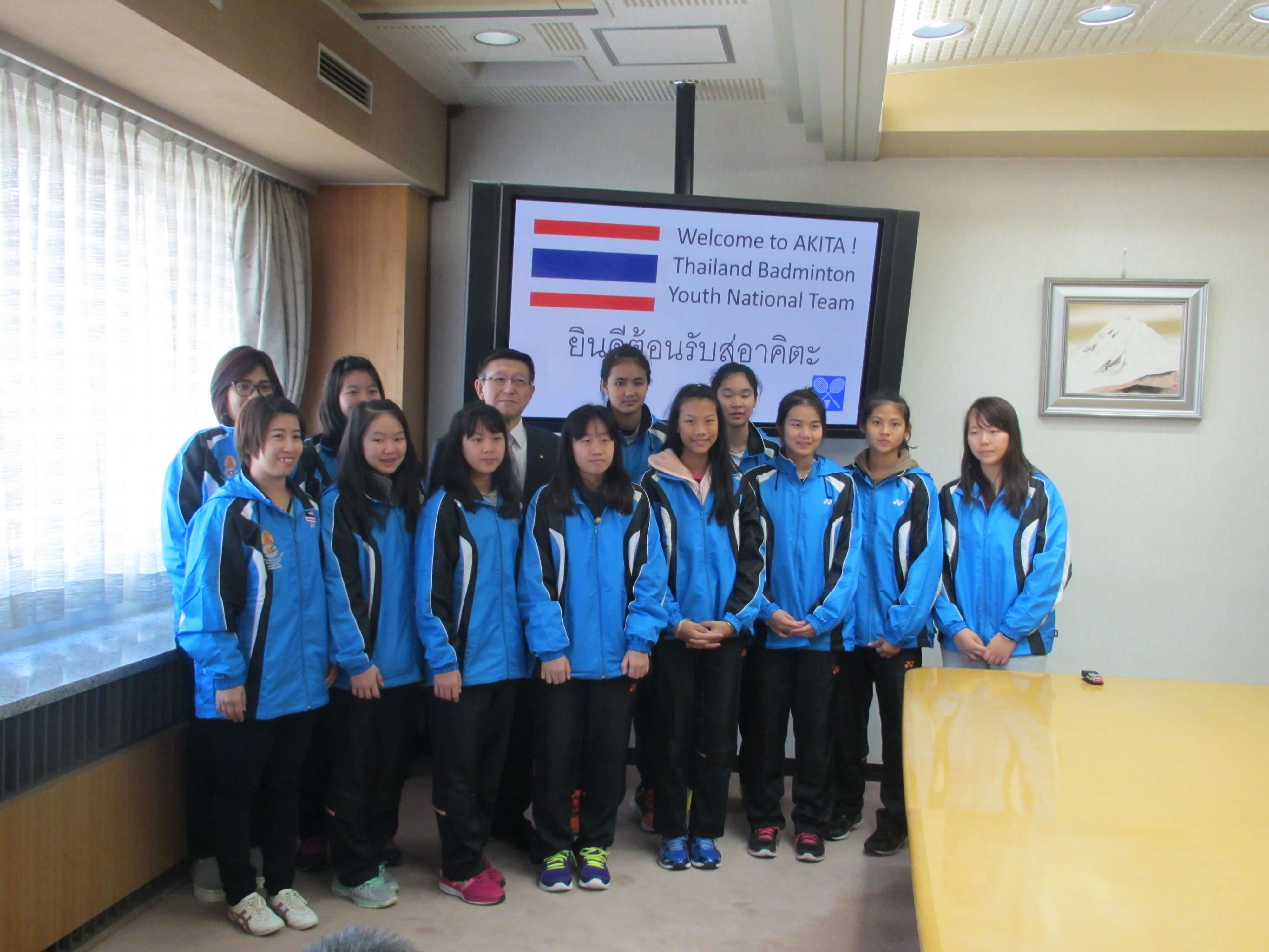 画像：タイ国バドミントンジュニアナショナルチーム訪問の際の記念写真