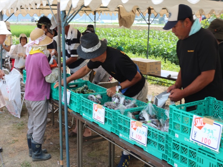 写真:地場産野菜の格安直売