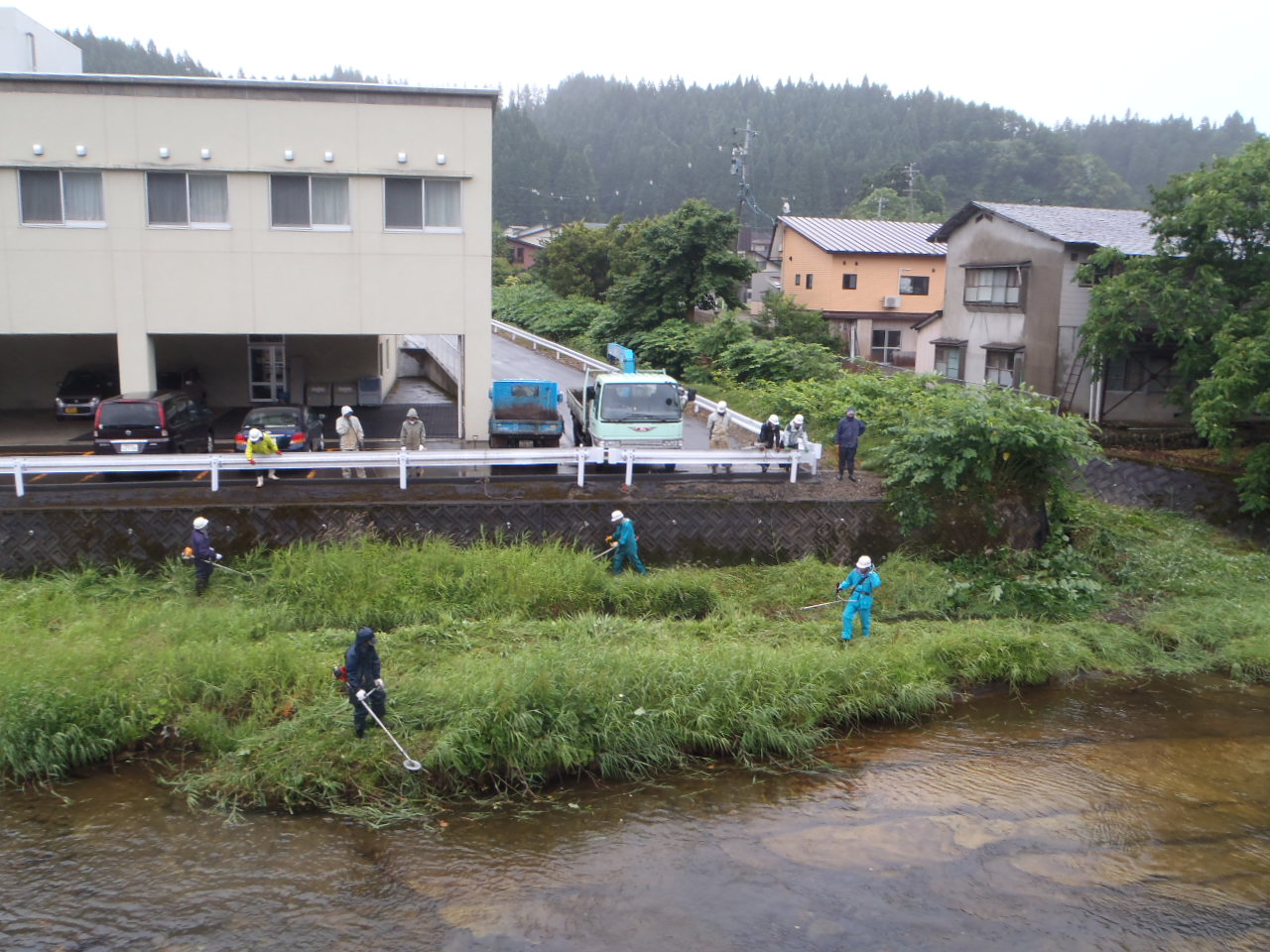 写真:第１回清掃活動の様子2