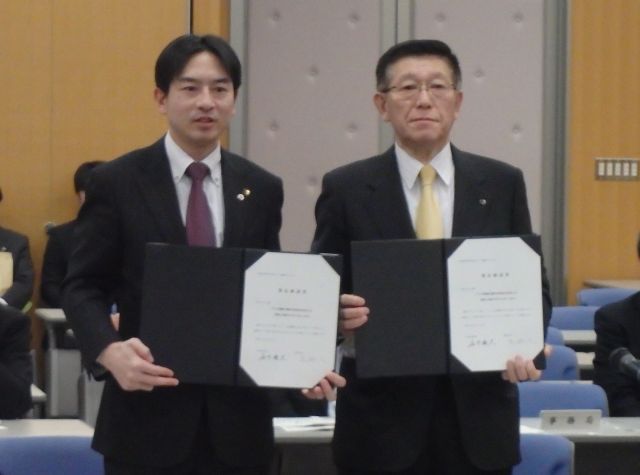 画像:髙橋横手市長（左）と佐竹知事