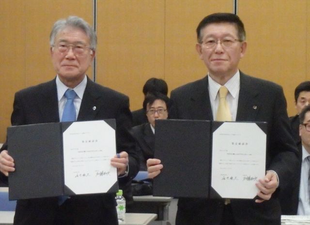 画像:加藤八峰町長（左）と佐竹知事