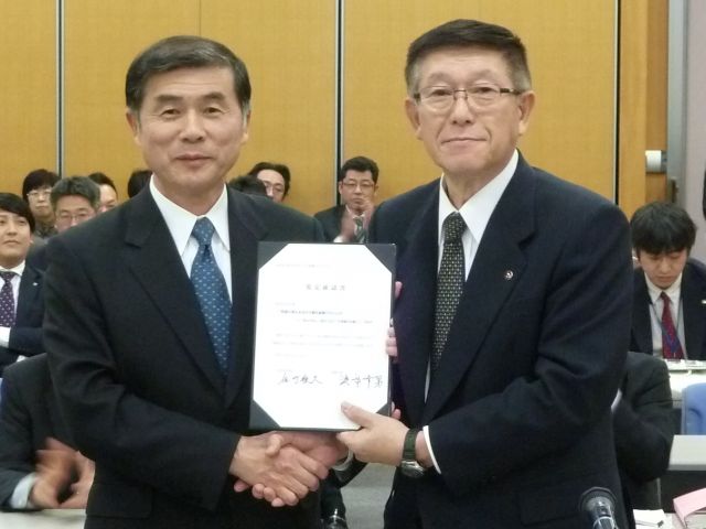 画像 : 渡部男鹿市長（左）と佐竹知事