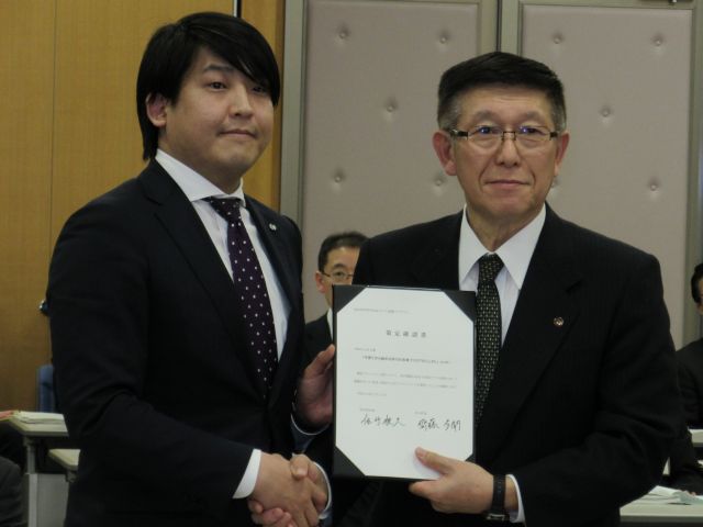 画像 : 齋藤井川町長(左)と佐竹知事