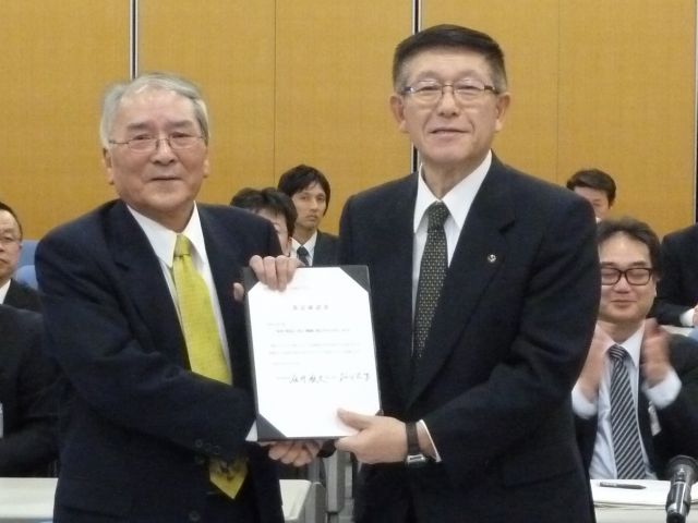 画像 : 石川潟上市長（左）と佐竹知事