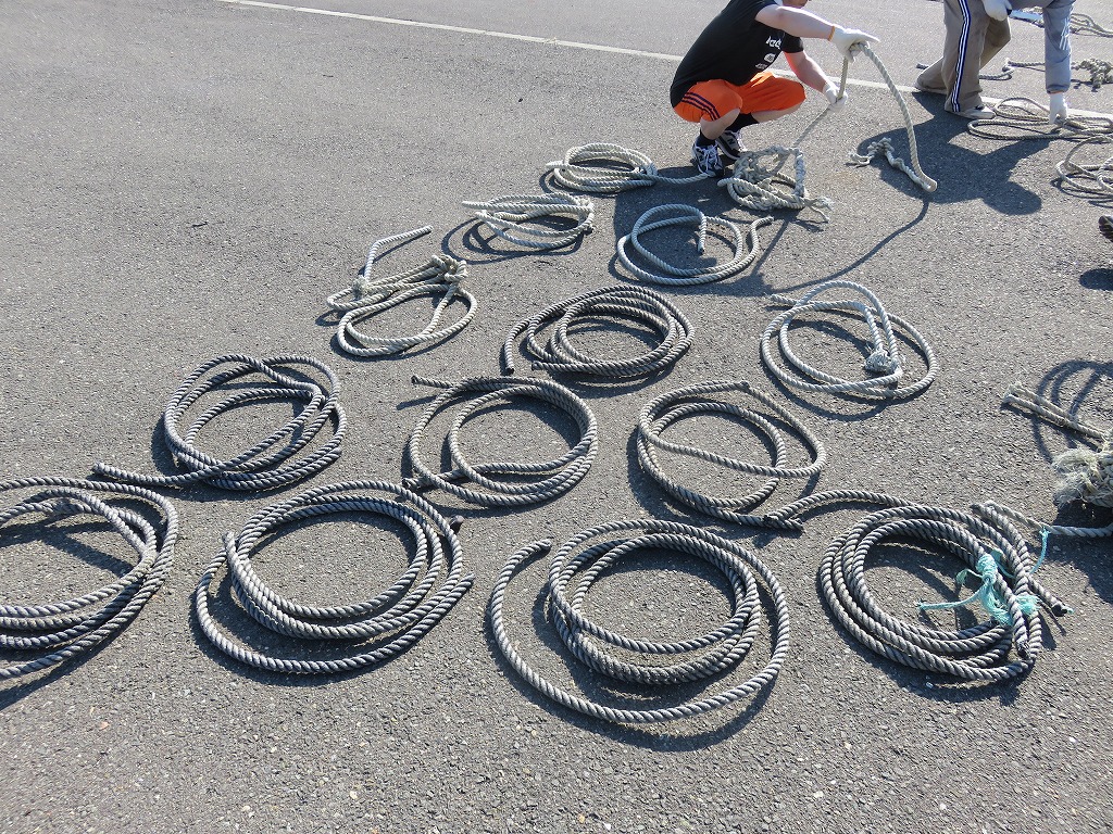 写真：ロープを輪っか状に束ねて整理
