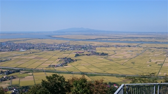 五城目町森山から八郎湖を望む