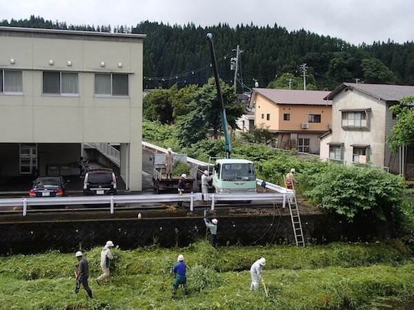 写真：河川の美化作業の様子3