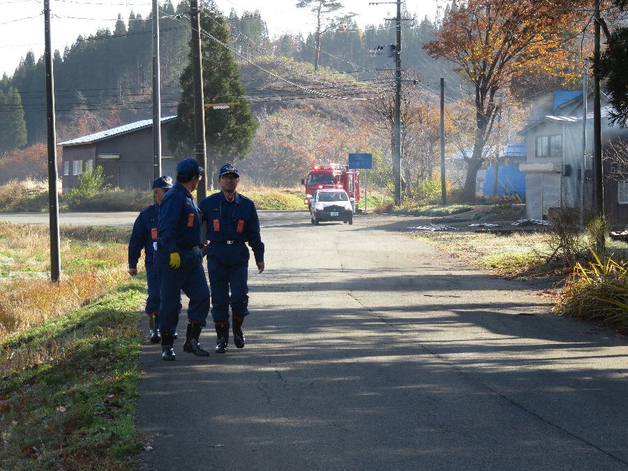 写真:警察と消防による巡回