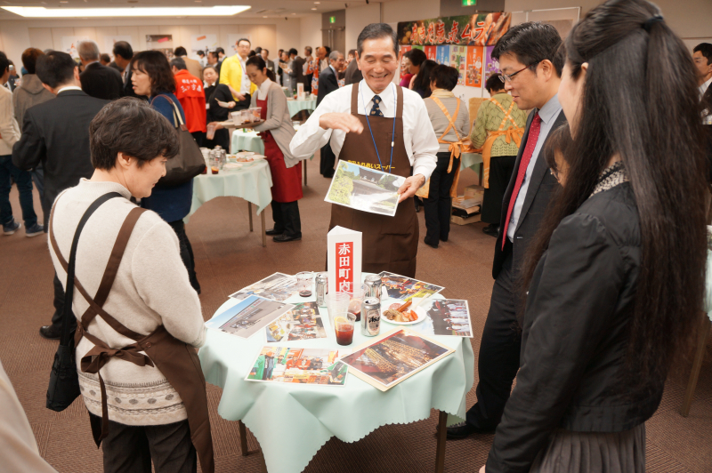 写真　地域住民と首都圏在住者の交流１