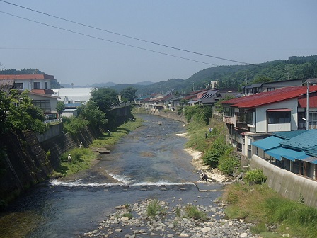 写真：河川の美化作業の様子3 [79KB]