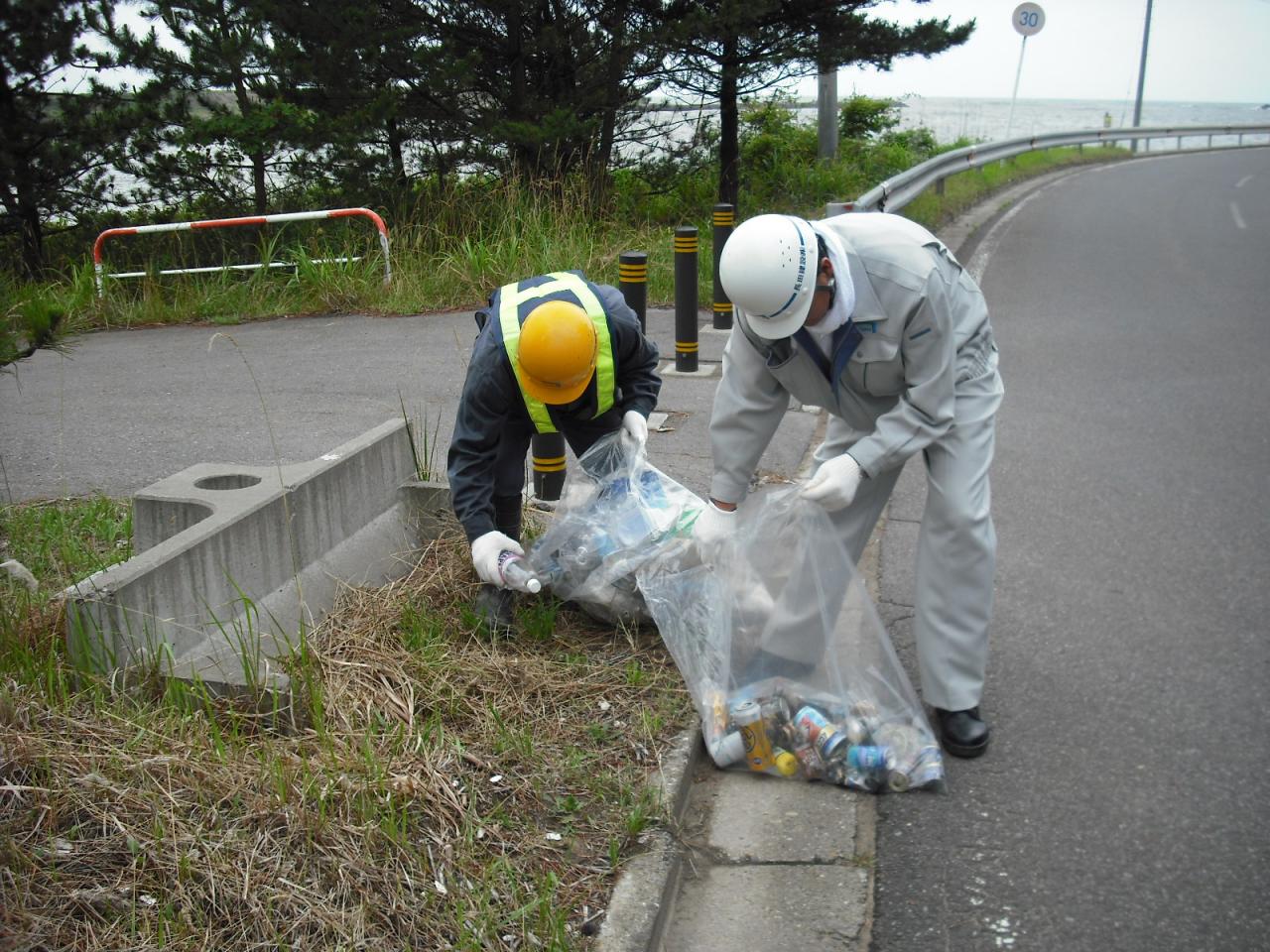 道路の清掃（長田建設株式会社様） [223KB]